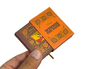 Winnie The Pooh Disney Salvat Mini Book hardcover 190 pg full color couche paper - Imagen 1 de 8