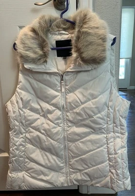 Nuevo con etiquetas Chaleco acolchado relleno de piel sintética blanco invierno Talbots precio de venta sugerido por el fabricante 139 USD talla XL Foto 1 de 4