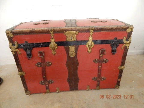 Antique The Waldorf Astoria New York Chest Storage Hotel Trunk Cover