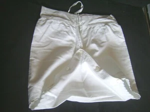 Ancienne culotte de bébé en coton blanc festonné - Foto 1 di 4
