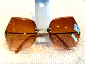 Vintage VENTURA Sunglasses w/ Brown/Red Tint Lens Retro Bold Fashion - Picture 1 of 8