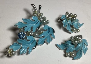 DE COLECCIÓN BROCHE HOJA ESMALTE AZUL Y PENDIENTES CLIP CONJUNTO CON PERLAS DE IMITACIÓN Y DIAMANTES DE IMITACIÓN - Imagen 1 de 7
