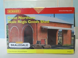 Hornby Skaledale R9636 Great Northern Skale Regis Goods Shed OO Gauge 1;76 Boxed - Picture 1 of 19