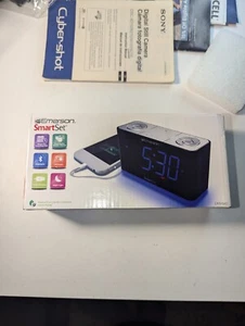 Emerson Radio Smartset Alarm Clock Radio with Bluetooth Speaker LED Display π - Picture 1 of 3