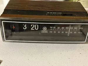 Vintage GE General elektrischer Flip Clock Radiowecker 7-4305D FUNKTIONIERT - KOSTENLOSER VERSAND - Bild 1 von 9