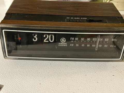 Vintage GE General Electric Flip Clock Radio Alarm 7-4305D WORKING - FREE SHIP Cover