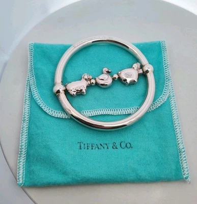 Tiffany & Co. de plata de ley 2002 Sonajero circular para bebé pato perro oveja con bolsa Foto 1 de 4