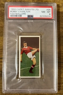 Cadet Sweets SC #025 1959 PSA 8 Bobby Charlton Man United #25 Foto 1 de 2