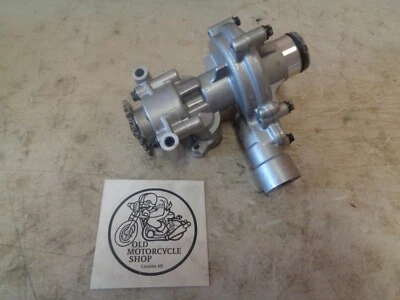 2008 TRIUMPH DAYTONA 675 OIL PUMP / WATER PUMP  - Изображение 1 из 4