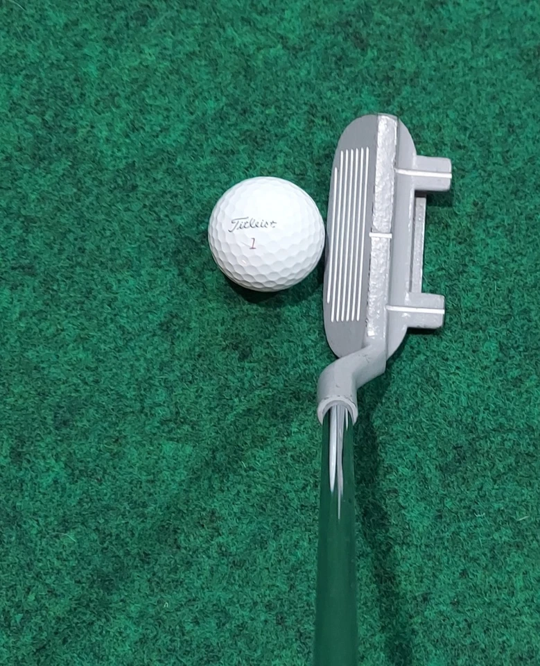 Chipper Wedge Ray Cook Chipper Right hand  + ProV1x - Image 1 of 4