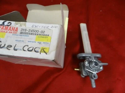 Válvula de combustible Petcock, NOS 2006-12 Yamaha YFM700 Raptor, 3Y6-24500 Foto 1 de 3