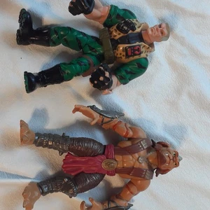 Konvolut 2 kleine Soldaten Major Chip Hazard & Bogenschütze Gorgoniten Actionfiguren - Bild 1 von 2