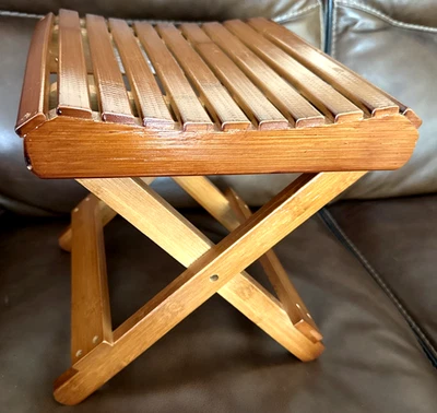 Asiento de banco taburete plegable de madera marrón brillante - wc Foto 1 de 4