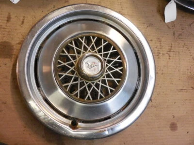 Cubierta de rueda tapacubos Ford Mustang II 1974-1978 14" Foto 1 de 4