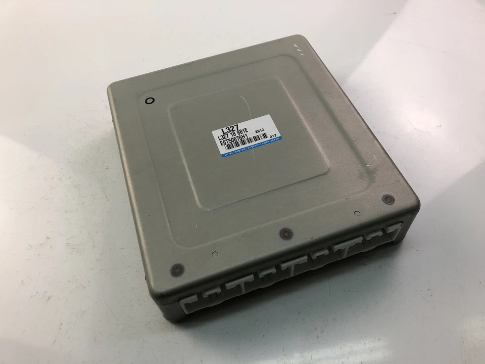 MAZDA 6 Hatchback GG Engine Control Unit ECU L32718881E 2005 13985007 - Immagine 1 di 4