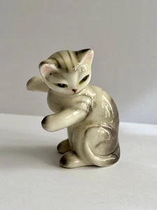 Gatito Gatito Rayas Gris Porcelana Cerámica De Colección ~Playing Paws Japón (?) Ojos verdes - Imagen 1 de 10