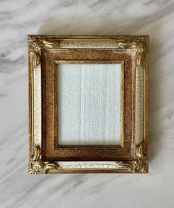 Cavalletto vintage BURNES OF BOSTON ornato legno tono oro cornice gesso adatto 4”x5” - Foto 1 di 5