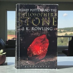 Harry Potter Philosopher's Stone 1st Print Adult Edition And The Bloomsbury Book - Picture 1 of 11