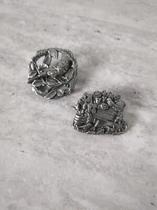 Juego de 2 broches prendedores vintage pájaros y flores de peltre - Imagen 1 de 6
