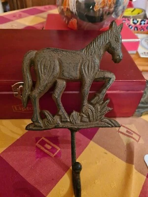 Ancienne Patere  Cheval  En Fonte original un joli produit  plein de charme  - Photo 1/4