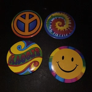 Set Of 4 Vintage 1970’s Buttons- Groovy, Piece Sign, Smiley Face, Psychedelic - Bild 1 von 6