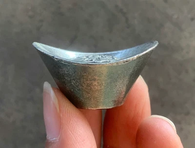 Antigua dinastía china plata Feng Shui pequeña riqueza dinero Yuanbao lingote estatua Foto 1 de 4