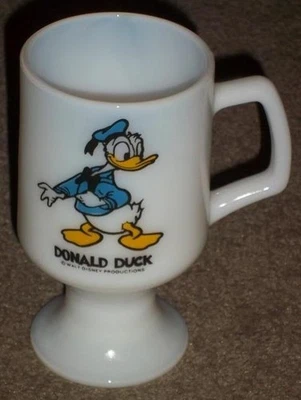 VINTAGE WALT DISNEY PRODUCTIONS DONALD DUCK WEISS MILCHGLAS SOCKELBECHER 12 UNZEN - Bild 1 von 3