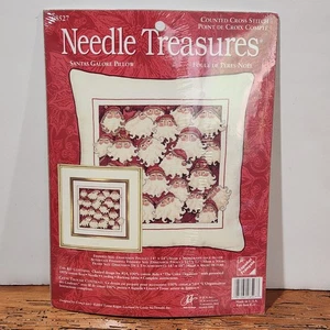 Needle Treasures NUEVO Kit de almohada Santas Galore contado punto de cruz Navidad - Imagen 1 de 6