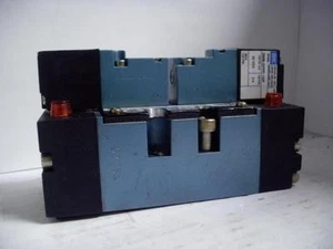 MAC VALVES MV-P2A-AKDB-DM-DFFP-1DP SOLENOID VALVE /w 2 DMB-DFFP-1DP 24V QUANTITY - Bild 1 von 3