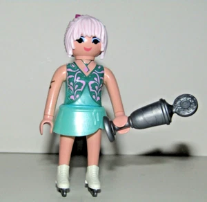 Playmobil Eisläuferin Siegerin mit Pokal - Sport - C14 - Bild 1 von 5