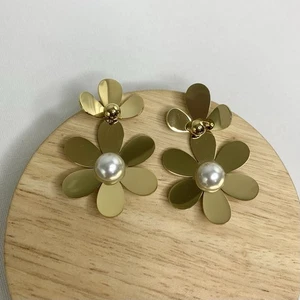 Venta por segundos | Pendientes boho de perlas de imitación de perlas de margarita de acero inoxidable chapados en oro - Imagen 1 de 8