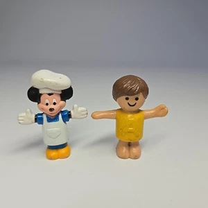 Figura de Chef Mickey Mouse Arco De Colección Disney y Niño Un Pequeño Topper de Pasteles - Imagen 1 de 5