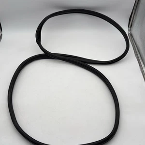 2025 HYUNDAI TUCSON DOOR WEATHER STRIP SEALS FRONT RIGHT OEM 82120-N9000 - Foto 1 di 4