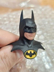 Mezco One:12 Batman 1989 89 Battle Pers Shifting Eyes Michael Keaton Maßstab 1:12 - Bild 1 von 4