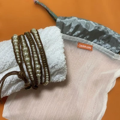 Pulsera de 3 hilos de cuero perlado CHAN LUU con estuche Foto 1 de 2