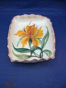 KLEINE SERVIERSCHALE - 4-SEITIG GERIFFELTE PORZELLANSCHALE W - ITALIEN - WUNDERSCHÖN! - Bild 1 von 8