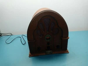 1988 THOMAS Collector Ed. WOOD CATHEDRAL AM/FM Radio BD109A - Picture 1 of 7