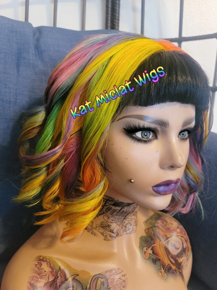 Peluca de cabello humano Remy corte de pelo invertido arco iris y negro con flequillo hecha a mano 🌈 Foto 1 de 4