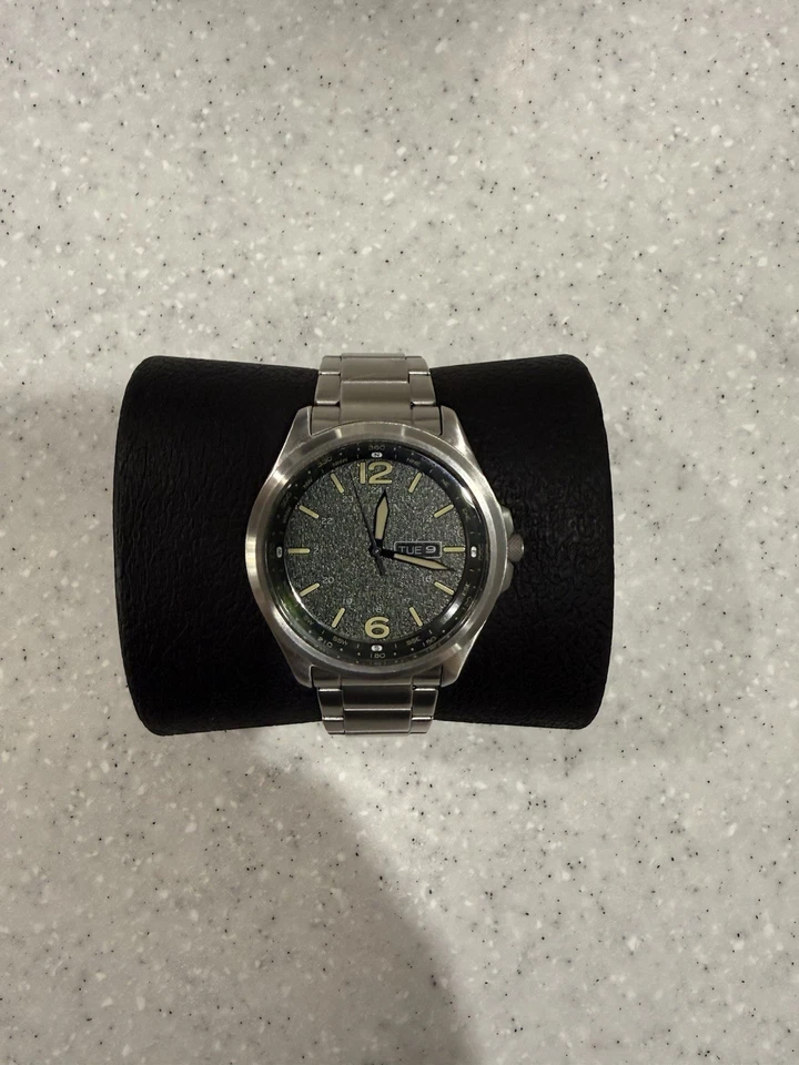 Reloj deportivo Citizen Eco-Drive para hombre calendario esfera brújula verde 44 mm AW0110-58X Foto 1 de 4