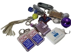 Sammler Schlüsselanhänger Konvolut 13 gemischtes Sortiment Vintage bis Modern - Bild 1 von 4