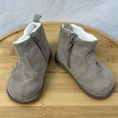 H & M Toddler Girls Tan Ankle Boots, 2.5-3.5 Lined,Side Zipper &Bow, Faux Suede - Image 1 of 4