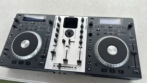 Numark Mixdeck Digital DJ Controller - Picture 1 of 7
