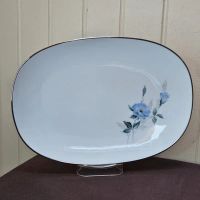 Plato ovalado para servir Noritake Sylvia 6603 flor azul platino 11 1/4” x 8 Foto 1 de 4