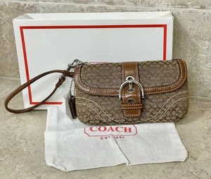 Coach SoHo Mini Wristlet F41515 Khaki Toffee (nuovo con etichette) - Foto 1 di 24