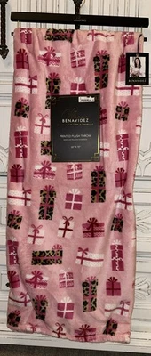 NWT Monica Benavidez Christmas Presents Pink Leopard/Cheetah Print Plush Throw - Image 1 of 4
