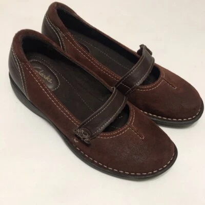 Clark Artesanal Mary Jane Botón Correa Pisos 6.5M Mujer Marrón Gamuza  Foto 1 de 4