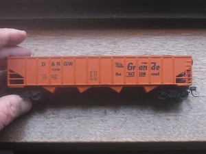 Model Power "Denver & Rio Grande Western" 4 Bay Hopper Car & Load. HO - Picture 1 of 6