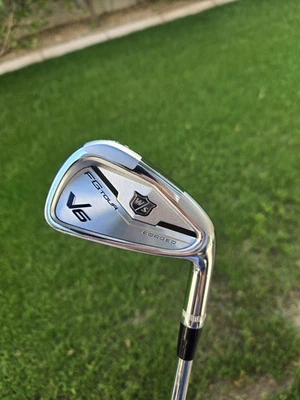 Wilson Staff FG Tour V6 5 Iron NS Pro Modus3 Tour 120 XS RH  - Image 1 of 4