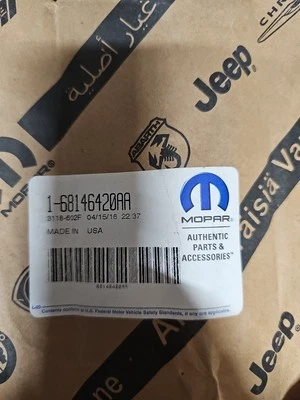 Emblema tapa cubierta azul/cromo Mopar 68146420AA "Chrysler" Foto 1 de 3