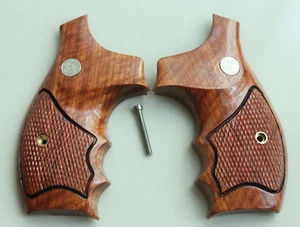COMBAT GRIPS FOR S&W K, L FRAME ROUND BUTT MODEL 686 696 CHECKERED # RANDOM - Picture 1 of 12